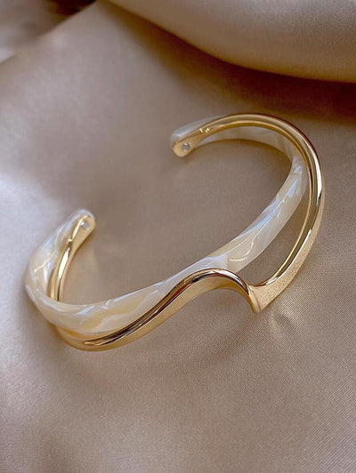 Andkiss Gilded Silhouette Cuff