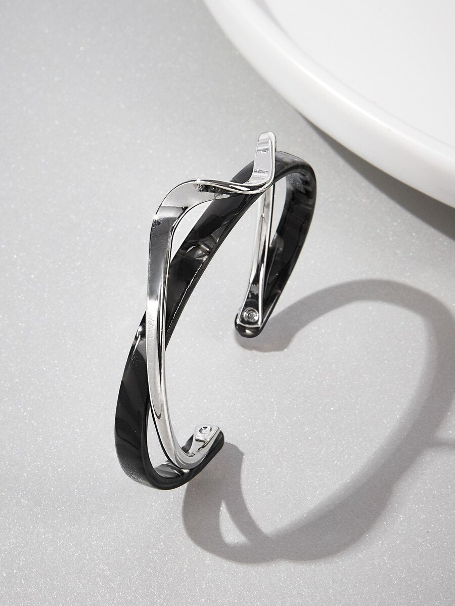 Andkiss Gilded Silhouette Cuff