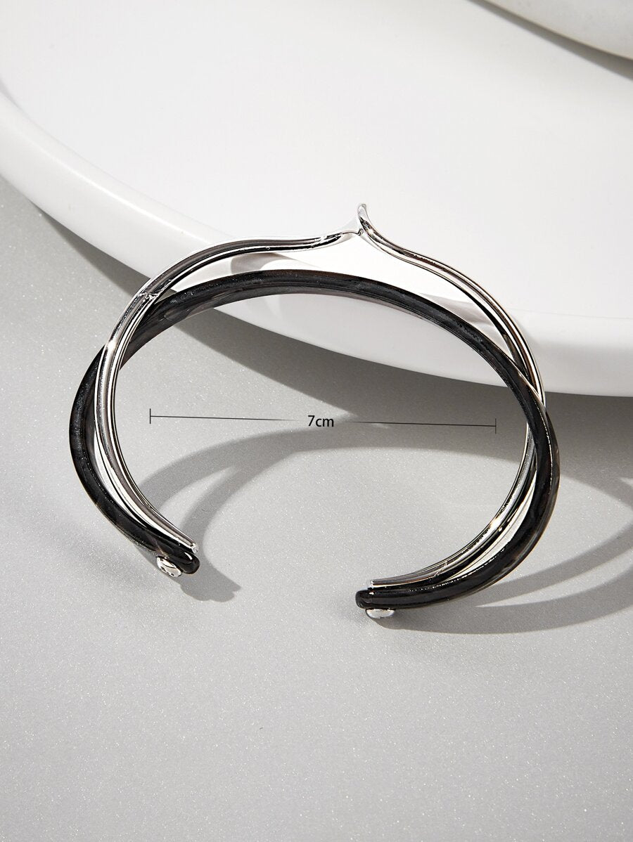 Andkiss Gilded Silhouette Cuff