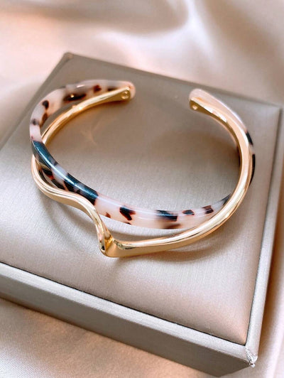 Andkiss Gilded Silhouette Cuff