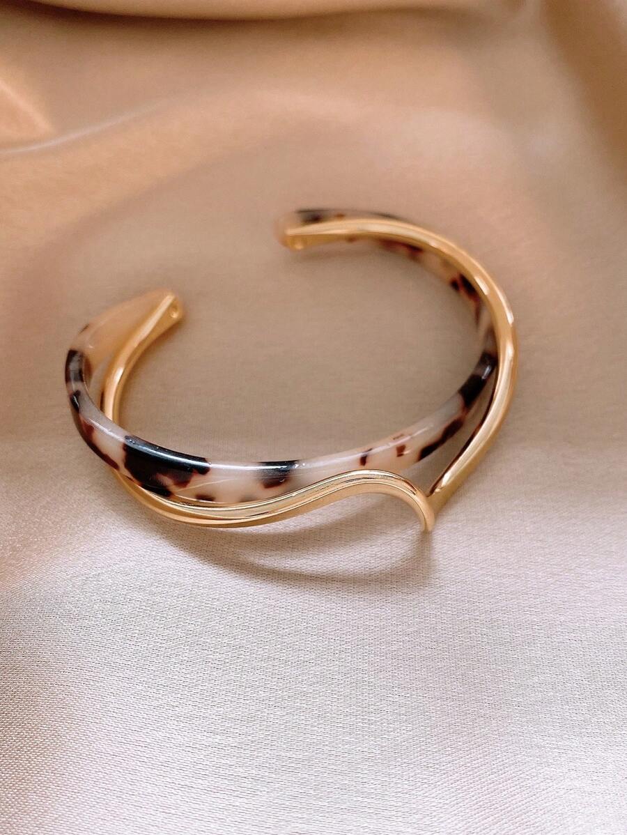 Andkiss Gilded Silhouette Cuff