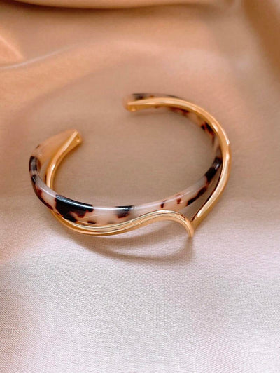 Andkiss Gilded Silhouette Cuff
