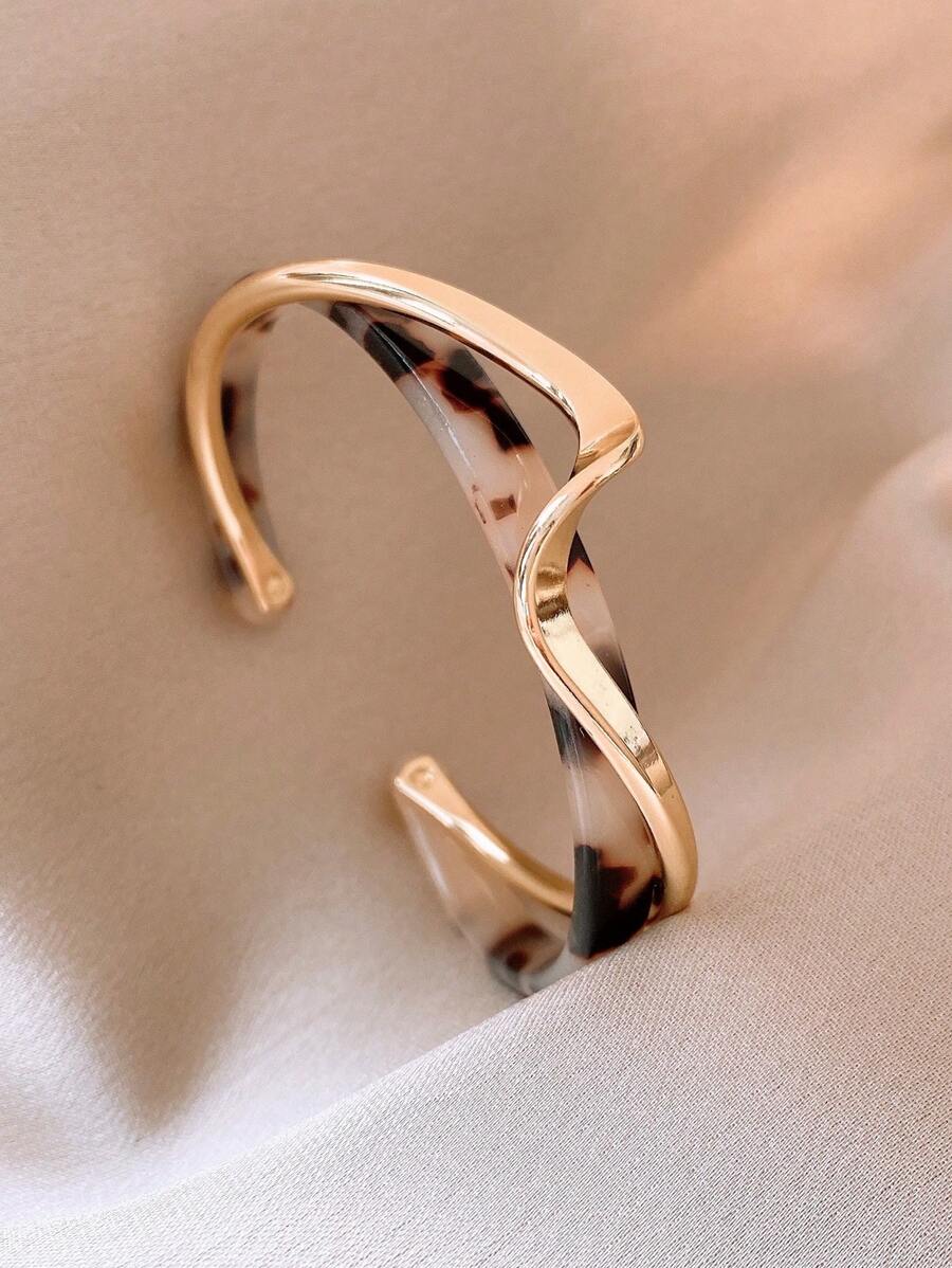 Andkiss Gilded Silhouette Cuff