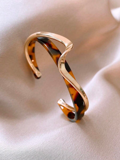 Andkiss Gilded Silhouette Cuff