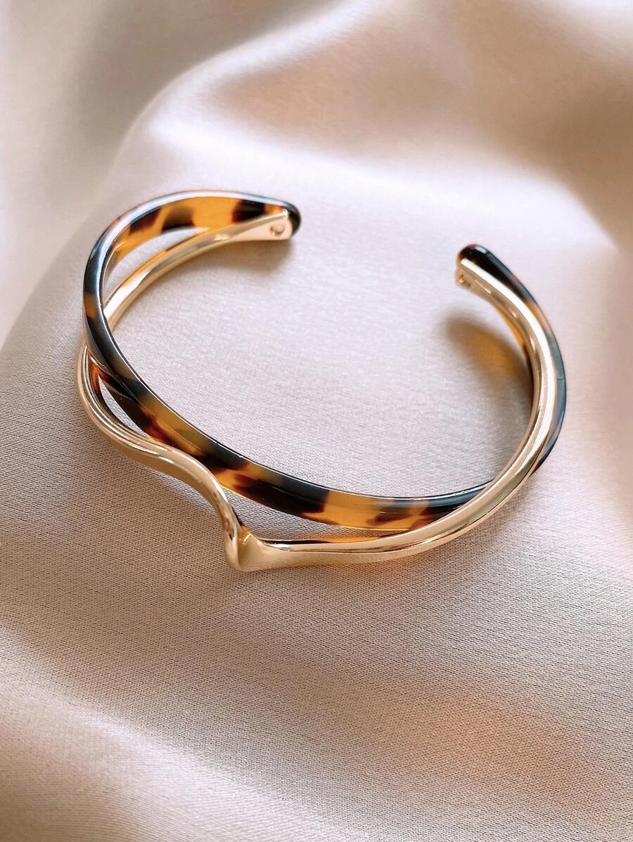 Andkiss Gilded Silhouette Cuff