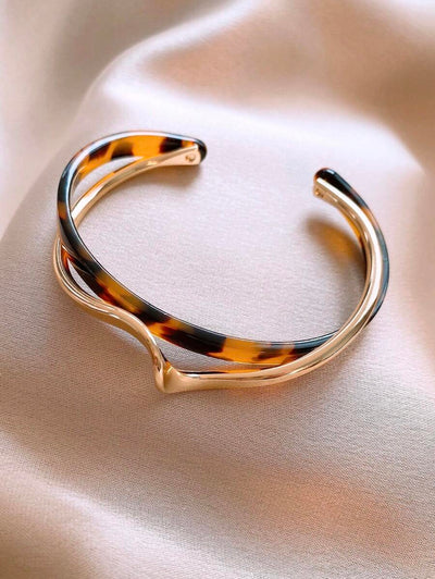 Andkiss Gilded Silhouette Cuff