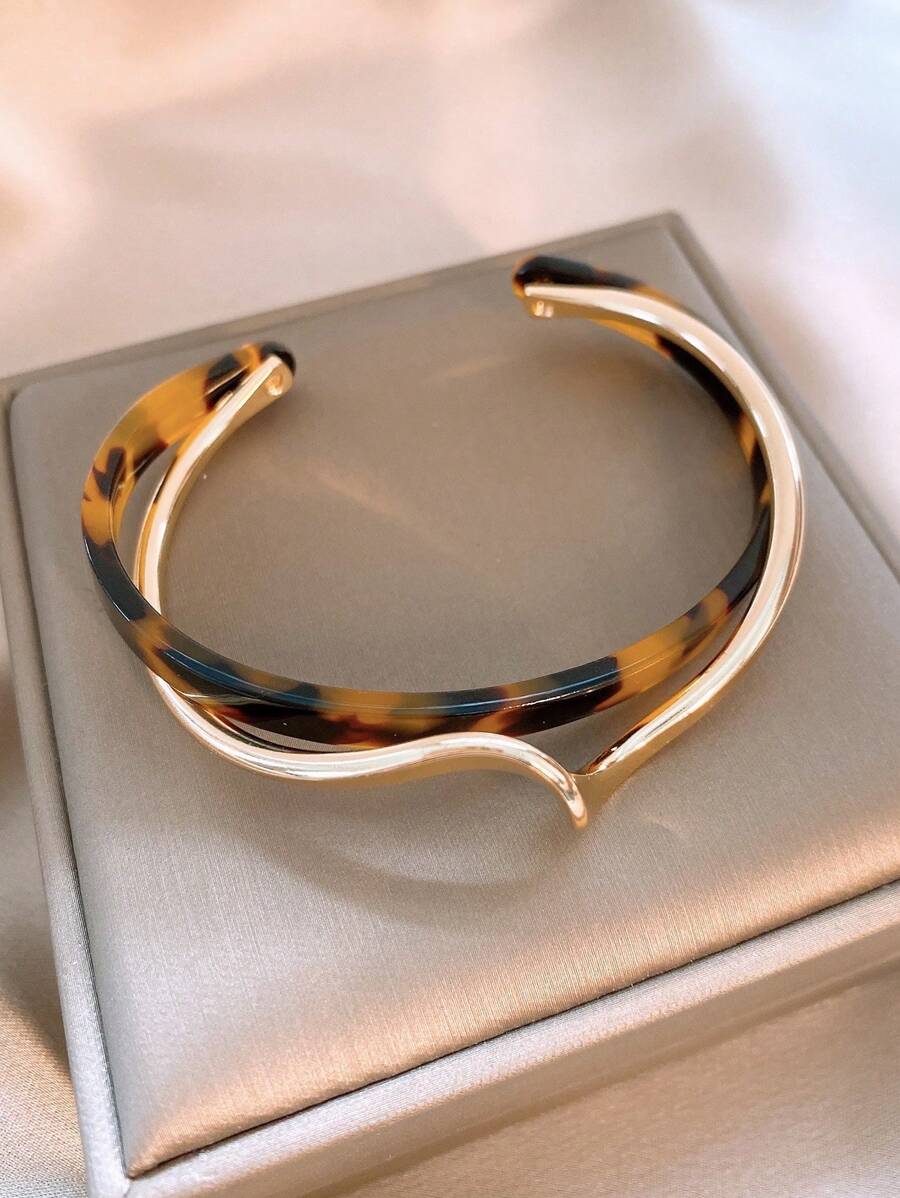 Andkiss Gilded Silhouette Cuff