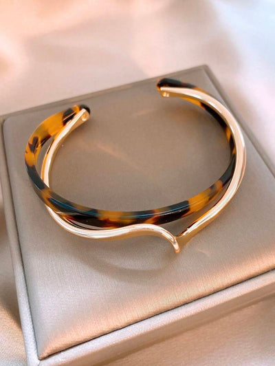 Andkiss Gilded Silhouette Cuff