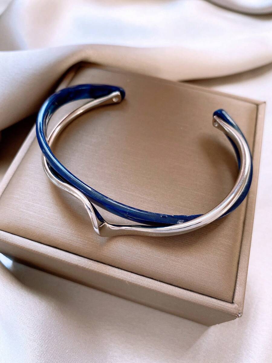Andkiss Gilded Silhouette Cuff