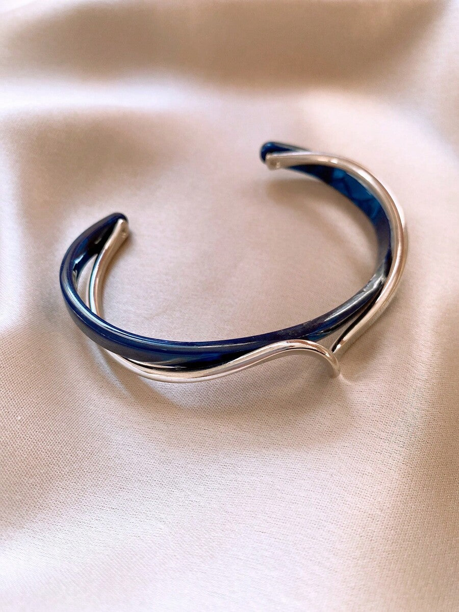 Andkiss Gilded Silhouette Cuff