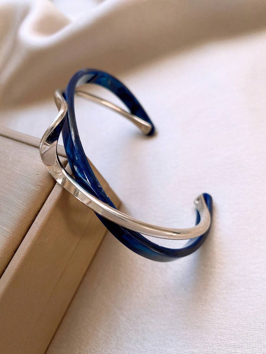 Andkiss Gilded Silhouette Cuff