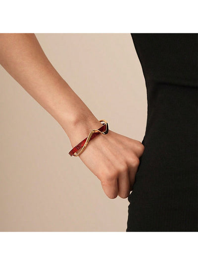 Andkiss Gilded Silhouette Cuff