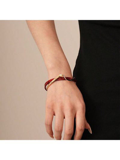 Andkiss Gilded Silhouette Cuff