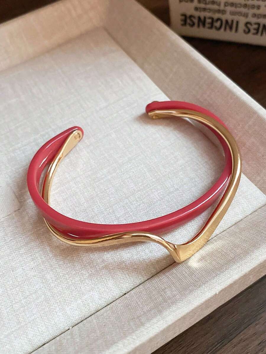 Andkiss Gilded Silhouette Cuff