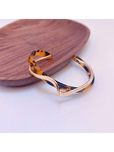Andkiss Gilded Silhouette Cuff