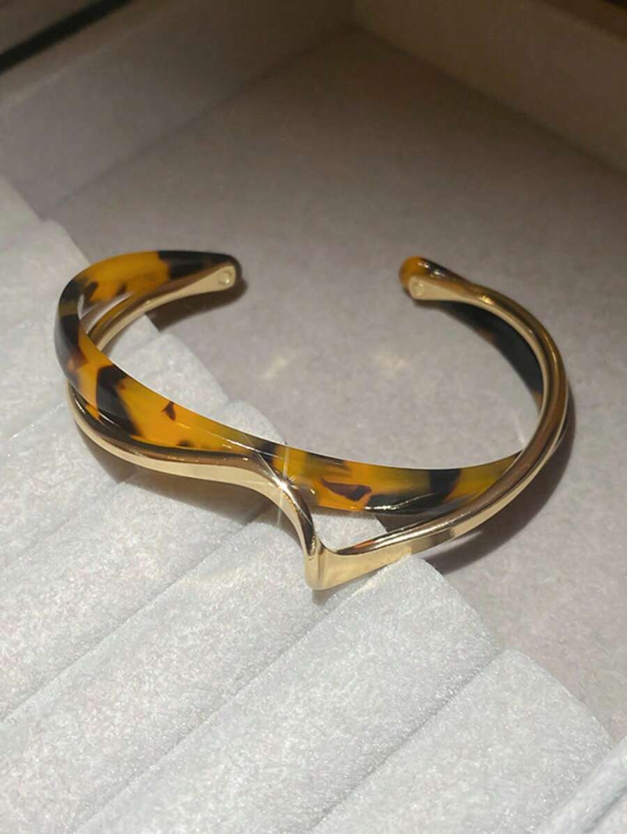 Andkiss Gilded Silhouette Cuff