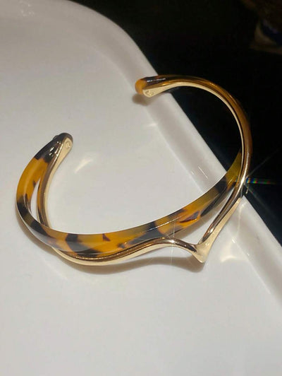 Andkiss Gilded Silhouette Cuff