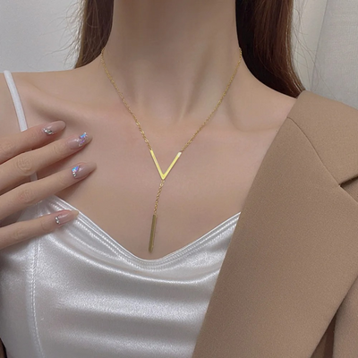 SPARKLING CLAVICLE NECKLACE