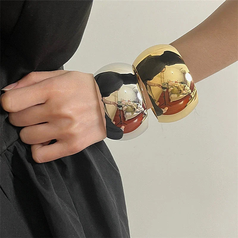 Classic Smooth Wide Round Bracelet