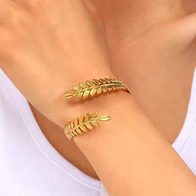 Leaf design bracelet