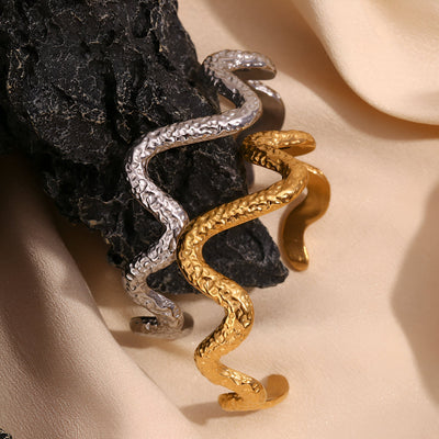 Subtle curve Bracelet