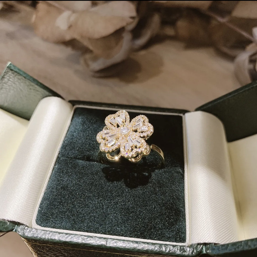 Zircon Rotating Four-Leaf Clover Ring